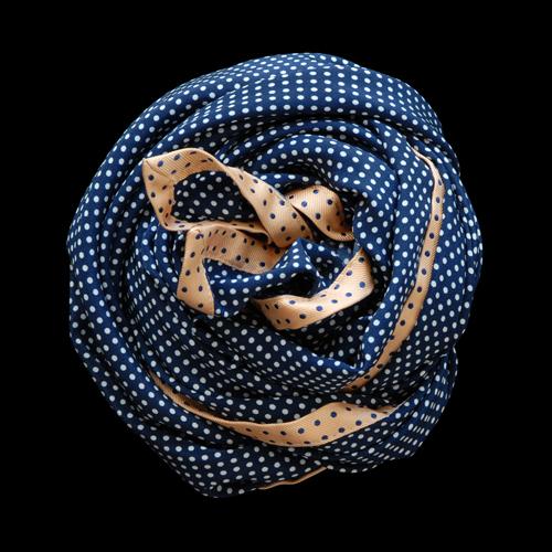 seidentuch schal phine manufaktur schweiz handarbeit design mode accessoire loveistheanswer punkte stoff